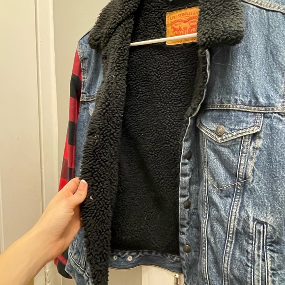 Levi Sherpa Jean Jacket with Flannel Sleeves - Picture 2 of 4
